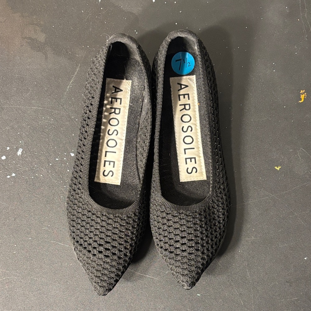 AEROSOLES Women's Textured Black Flats